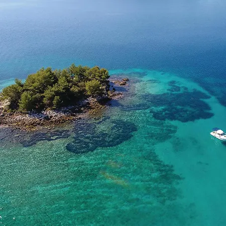 Two-bedroom In Apartamento